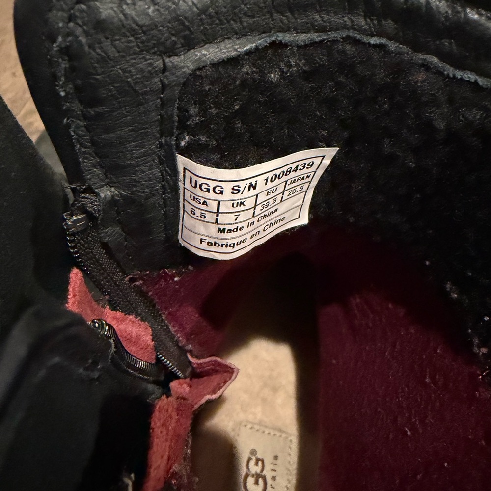 UGG Simmen Black Leather Boots - Picture 4 of 6